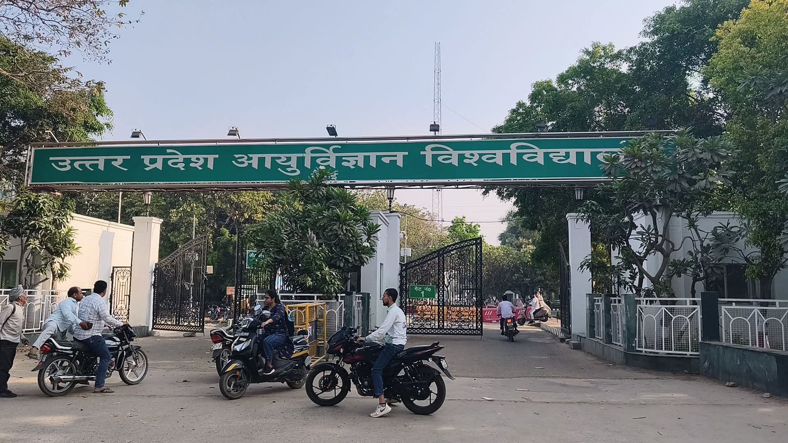 सैफई में भीषण सड़क हादसा: तेज रफ्तार ट्रक ने ट्रैक्टर को मारी टक्कर, एक किसान की मौत, दूसरा गंभीर