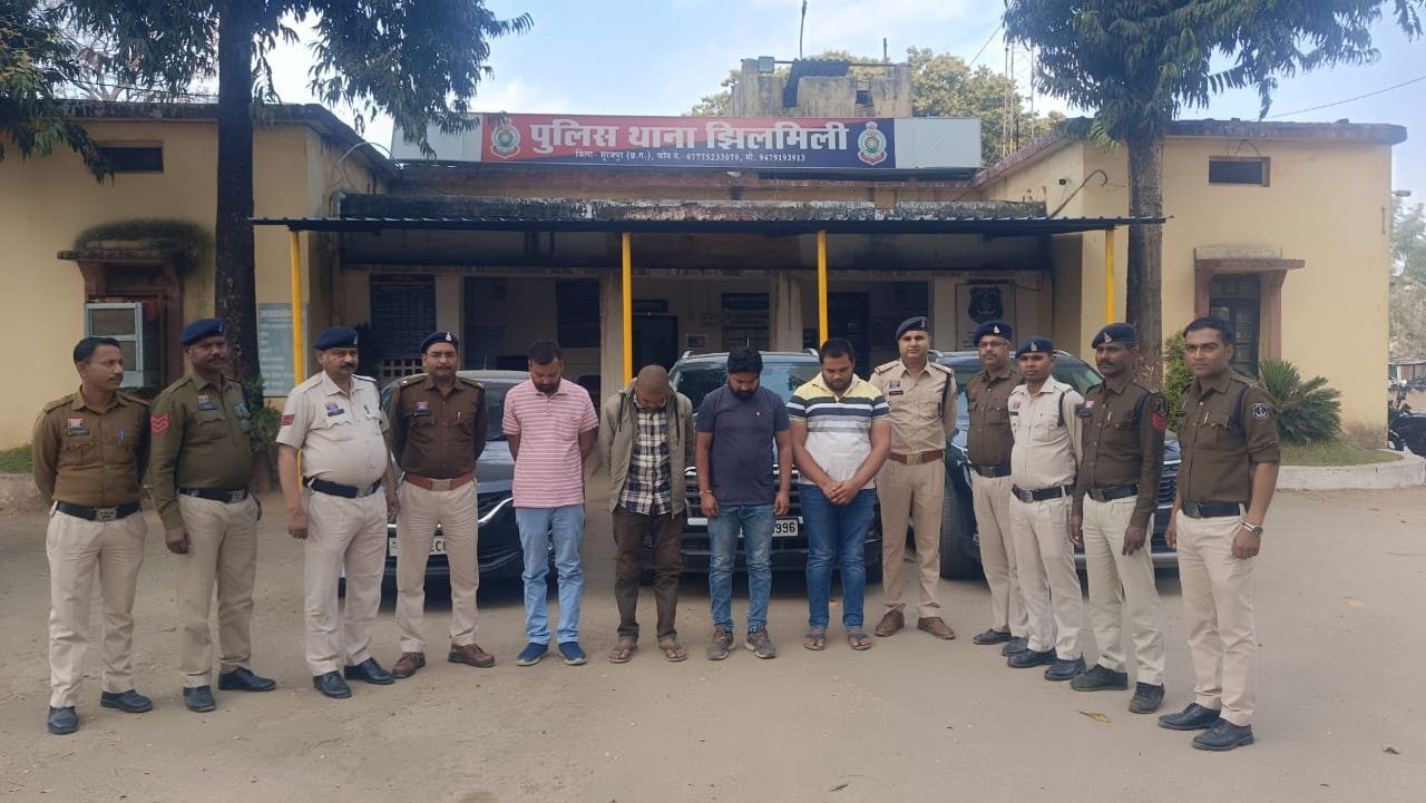 छत्तीसगढ़: सनरूफ से गाना, पेट्रोल पंप में हंगामा और धमकी… रात में मचा तांडव!