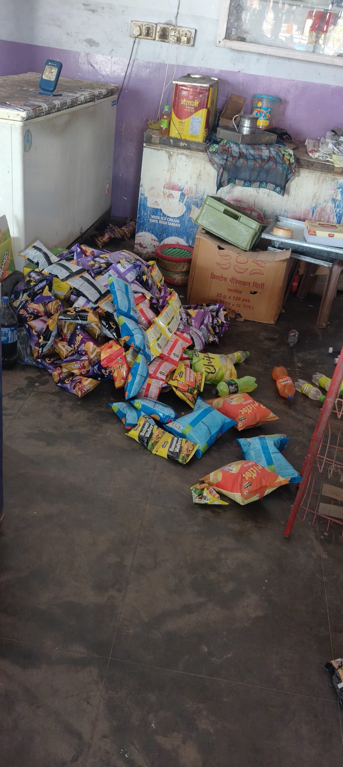 राजस्थान: बच्चों की सेहत से खिलवाड़! एक्सपायरी चिप्स और कोल्ड ड्रिंक बिकती मिली, 133 लीटर मूंगफली तेल सीज