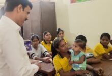 होली पर प्रशासन का मानवीय चेहरा, अनाथ बच्चियों के संग मनाया त्योहार