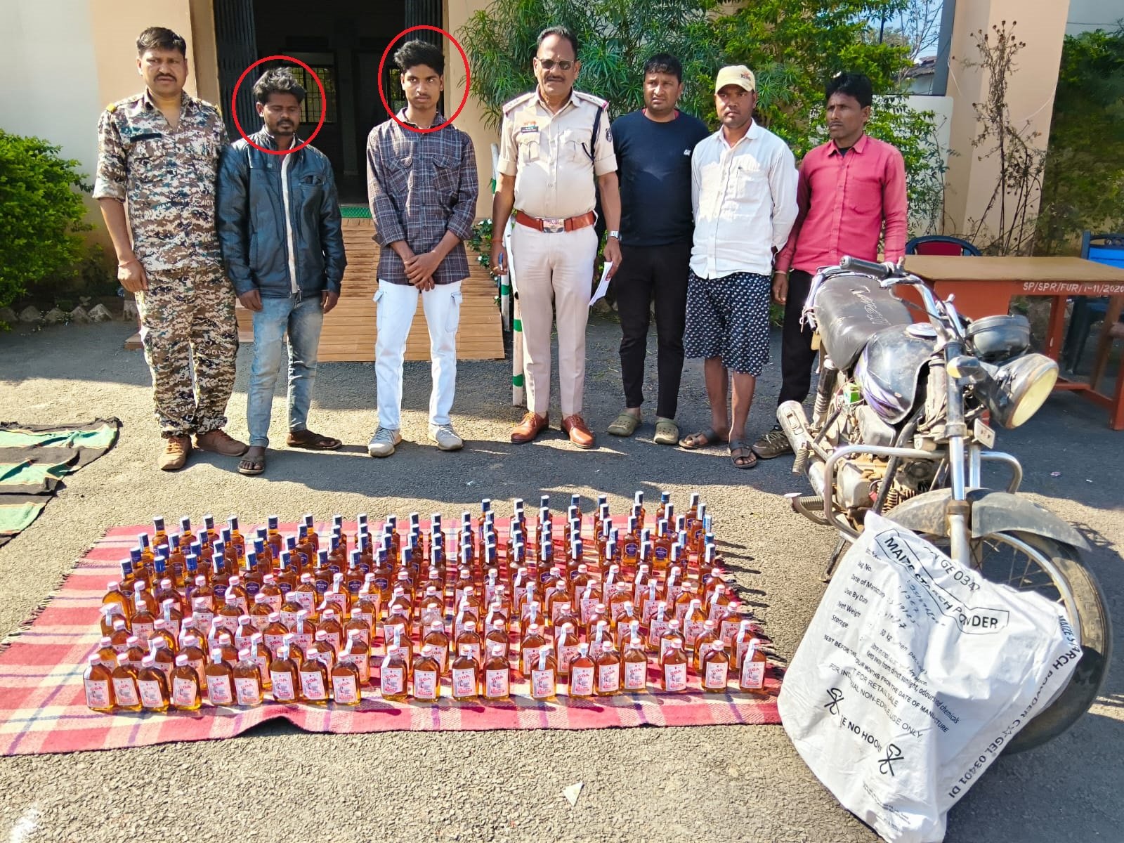 होली से पहले अवैध शराब पर सूरजपुर पुलिस का बड़ा प्रहार, अंतरराज्यीय तस्कर सहित 14 गिरफ्तार; 1.17 लाख की शराब जब्त