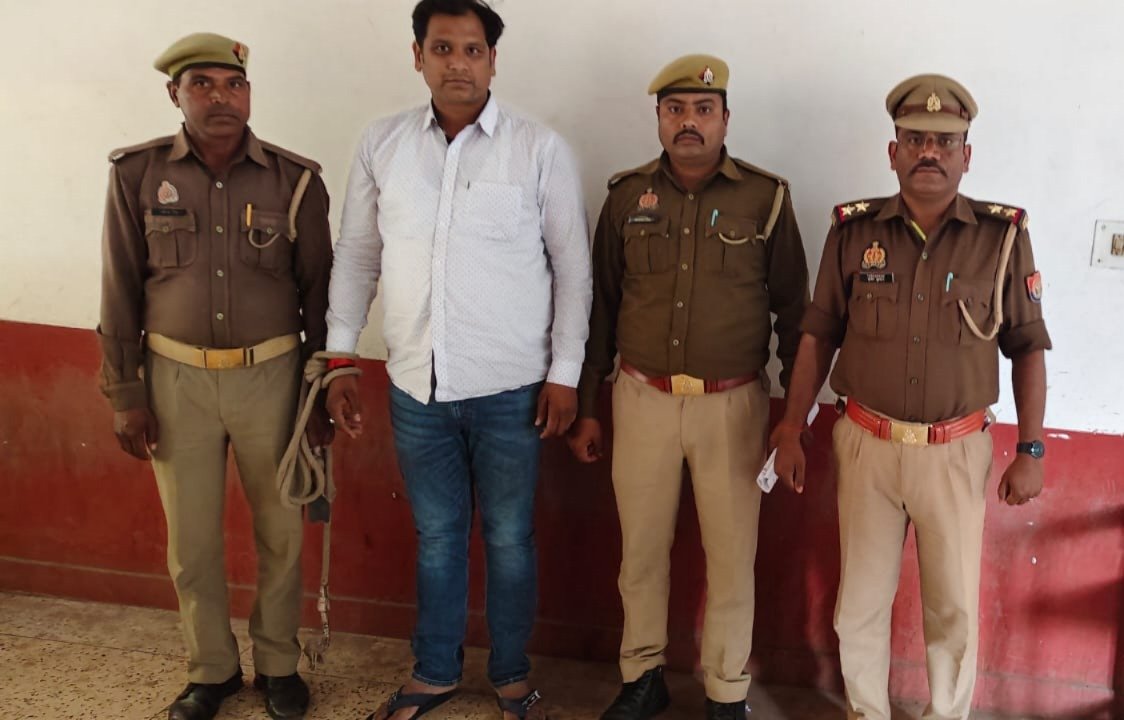 जसवंतनगर पुलिस की बड़ी कार्रवाई: दहेज हत्या के मामले में वांछित आरोपी गिरफ्तार