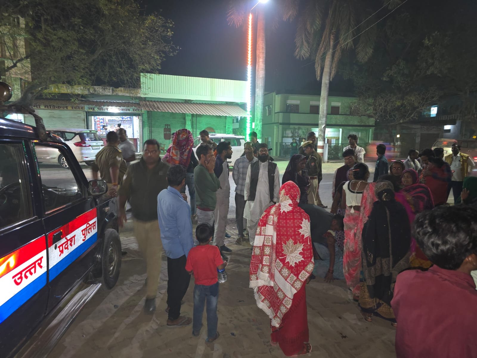 उत्तर प्रदेश: लखीमपुर खीरी में निर्माणाधीन पुलिया के नीचे गिरी बाइक, एक युवक की मौत, दो गंभीर घायल उत्तर प्रदेश: लखीमपुर खीरी में निर्माणाधीन पुलिया के नीचे गिरी बाइक, एक युवक की मौत, दो गंभीर घायल