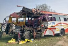 लखीमपुर खीरी में बड़ा हादसा! ट्रक से टकराई श्रद्धालुओं से भरी बस, 27 घायल