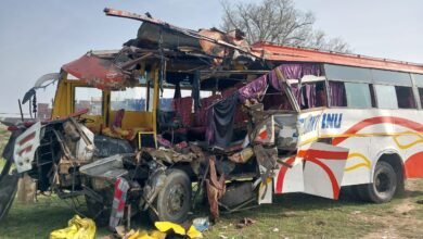लखीमपुर खीरी में बड़ा हादसा! ट्रक से टकराई श्रद्धालुओं से भरी बस, 27 घायल