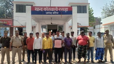 उत्तर प्रदेश: पुलिस का ‘बड़ा धमाका’, बगिया में चल रहे हाईप्रोफाइल जुआ फड़ का पर्दाफाश, 12 गिरफ्तार