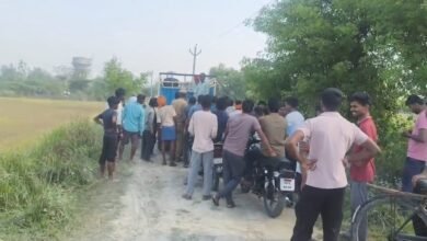 उत्तर प्रदेश: रायबरेली में पेड़ से लटका मिला युवक का शव! जांच में जुटी पुलिस उत्तर प्रदेश: रायबरेली में पेड़ से लटका मिला युवक का शव! जांच में जुटी पुलिस