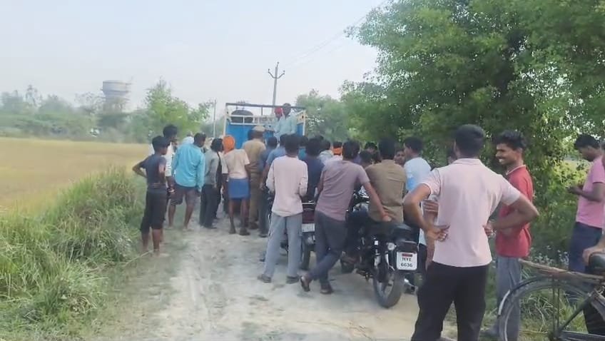 उत्तर प्रदेश: रायबरेली में पेड़ से लटका मिला युवक का शव! जांच में जुटी पुलिस उत्तर प्रदेश: रायबरेली में पेड़ से लटका मिला युवक का शव! जांच में जुटी पुलिस