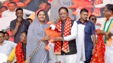सूरजपुर में विकास का ‘मेगा धमाका’! 185 करोड़ की सौगात के साथ हितग्राहियों पर बरसी योजनाओं की बारिश