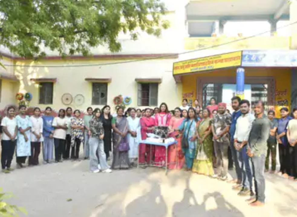 छात्राओं की पढ़ाई न रुक जाए इसलिए हॉस्टल पहुँचे ‘इलेक्ट्रॉनिक चूल्हे’, गैस संकट पर कांग्रेस का तीखा पलटवार