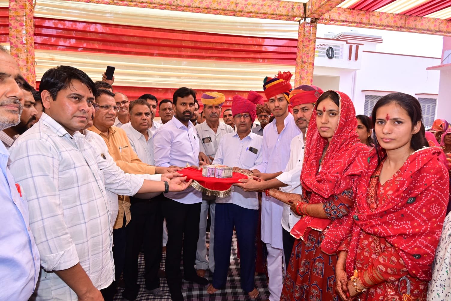 राजस्थान: इंसानियत की मिसाल बना कुचामन-नावां राजस्व प्रशासन, कर्मचारी के निधन के बाद बेटियों की शादी में निभाई जिम्मेदारी