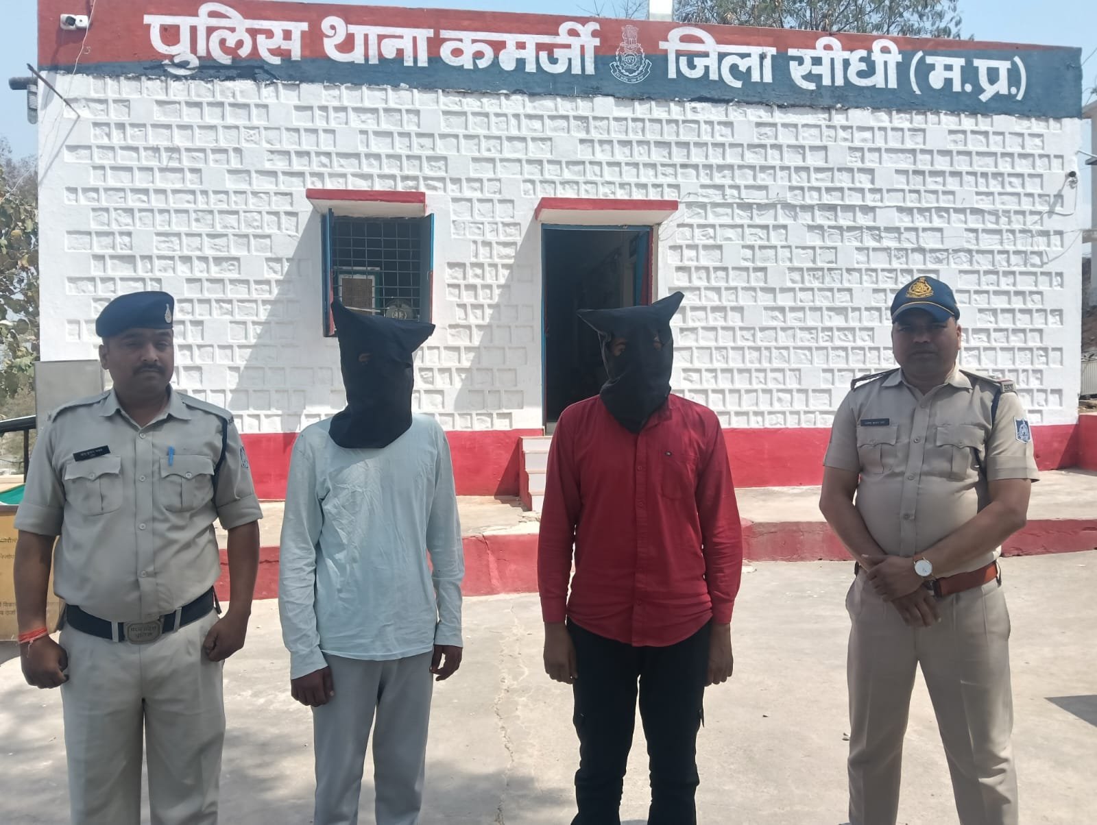 सीधी पुलिस की बड़ी सफलता: झपटमारी का खुलासा, मऊगंज का शातिर लुटेरा गिरफ्तार सीधी पुलिस की बड़ी सफलता: झपटमारी का खुलासा, मऊगंज का शातिर लुटेरा गिरफ्तार