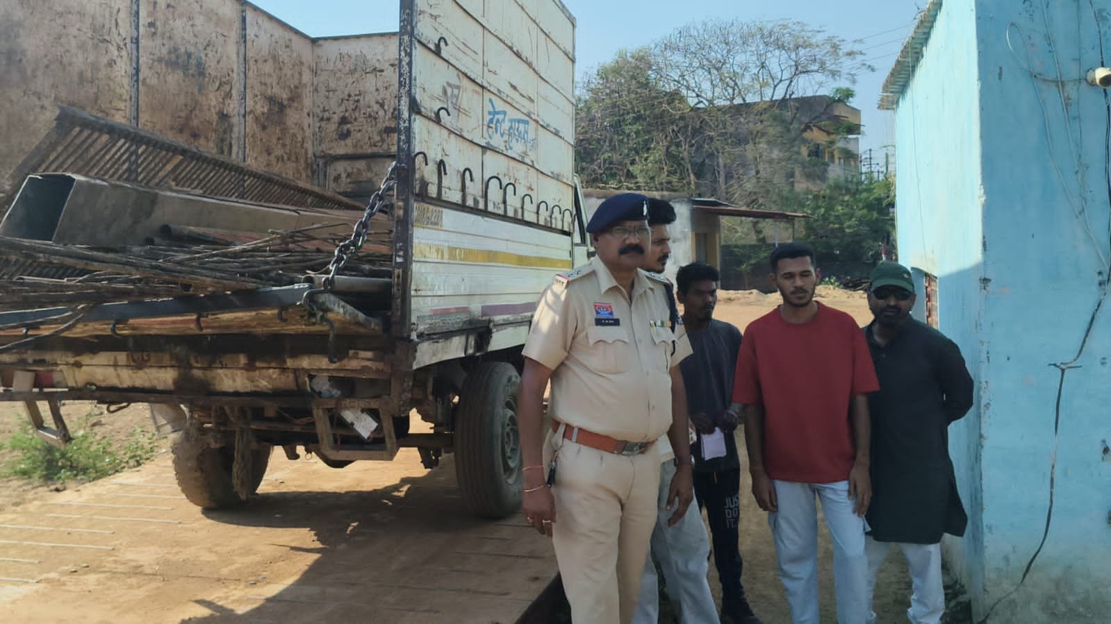 धमतरी पुलिस की ‘कबाड़ स्ट्राइक’: दानी टोला में रेड तो कोलियारी में घेराबंदी, क्विंटल के भाव लोहा जब्त कर दो को भेजा जेल!