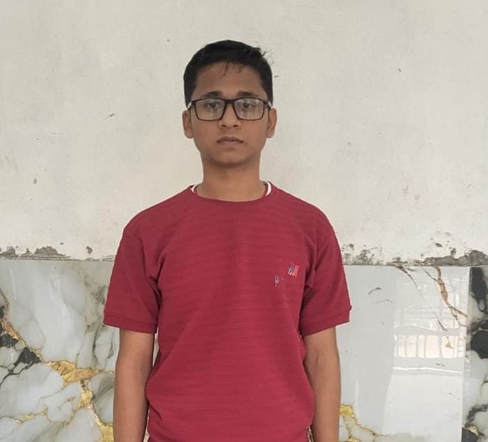 औरंगाबाद : गांव के रोहित ने रचा इतिहास, 485 अंक लाकर बना बिहार टॉपर