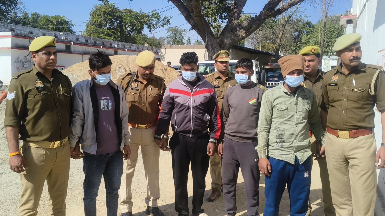 सहारनपुर: उम्रकैद से बचने की खौफनाक साजिश! दोस्त की हत्या कर खुद को मृत दिखाने वाला अर्जुन गिरफ्तार सहारनपुर: उम्रकैद से बचने की खौफनाक साजिश! दोस्त की हत्या कर खुद को मृत दिखाने वाला अर्जुन गिरफ्तार