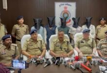 अंधेरे और सुनसान रास्तों पर लोगों से लूट करने वाले ‘छल्ला’ गैंग का भंडाफोड़, पुलिस ने नाबालिग समेत 6 युवकों को किया गिरफ्तार