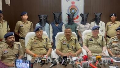 अंधेरे और सुनसान रास्तों पर लोगों से लूट करने वाले ‘छल्ला’ गैंग का भंडाफोड़, पुलिस ने नाबालिग समेत 6 युवकों को किया गिरफ्तार