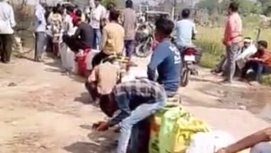 उत्तर प्रदेश: रायबरेली में गैस सिलेंडर को लेकर हाहाकार, सुबह से लाइनों में खड़े उपभोक्ता