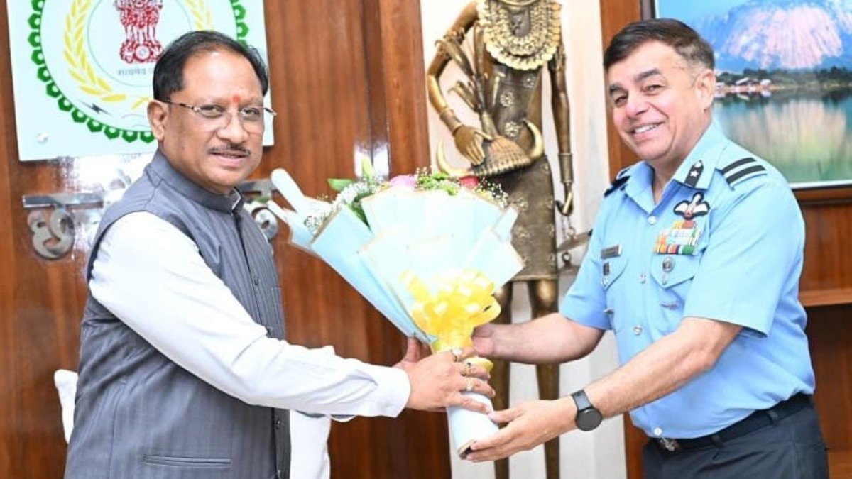 CM साय से NDC के ट्रेनी सैन्य और गैर सैन्य अधिकारियों ने की मुलाकात, कहा- नक्सलवाद को डबल इंजन की सरकार ने किया दूर