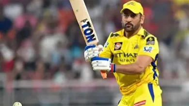 धोनी को मांसपेशी खिंचाव, CSK के बयान के बाद 2 हफ्ते IPL से बाहर रहने की संभावना