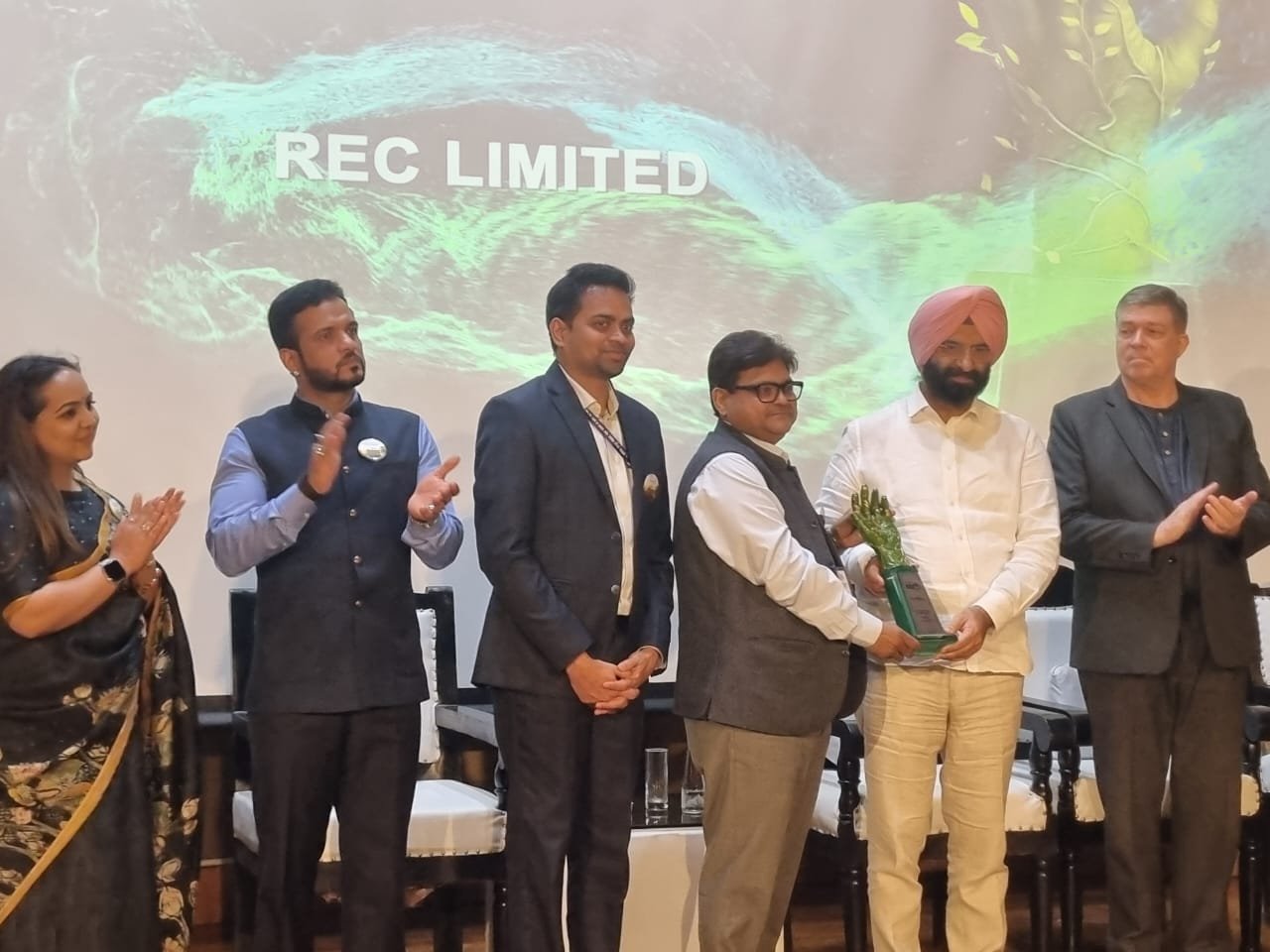 आरईसी लिमिटेड को नेट ग्रीन फाउंडेशन अर्थ अवार्ड्स 2026 में “ईएसजी और रिस्पॉन्सिबल बिज़नेस अवार्ड” मिला आरईसी लिमिटेड को नेट ग्रीन फाउंडेशन अर्थ अवार्ड्स 2026 में “ईएसजी और रिस्पॉन्सिबल बिज़नेस अवार्ड” मिला