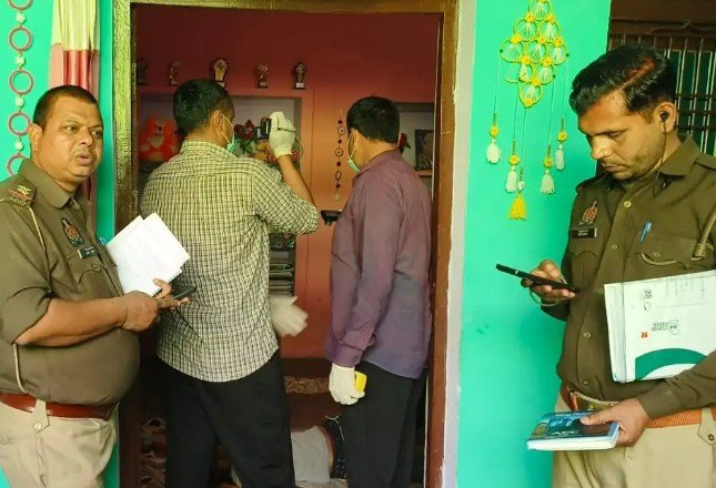 उत्तर प्रदेश: बोर्ड परीक्षा दे रही इंटर की छात्रा ने घर में लगाई फांसी, परिजनों में मची चीख-पुकार उत्तर प्रदेश: बोर्ड परीक्षा दे रही इंटर की छात्रा ने घर में लगाई फांसी, परिजनों में मची चीख-पुकार