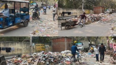 बलिया: ‘नगर पालिका’ हुई ‘नरक पालिका’, कूड़े के ढेर पर सो रहा प्रशासन; जनता बोली- ‘साहब! ज़रा मास्क तो उतारिये