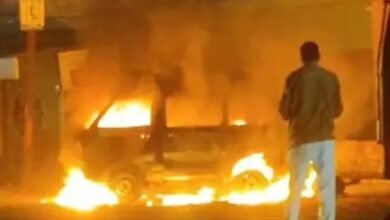 उत्तर प्रदेश: अवैध गैस रिफिलिंग के दौरान ओमनी वैन में लगी भीषण आग, मचा हड़कंप