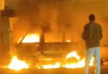 इटावा: भरथना-बिधूना रोड पर खड़ी कार में लगी भीषण आग, सीएनजी किट के कारण उठीं ऊंची लपटें; धमाकों से दहला इलाका