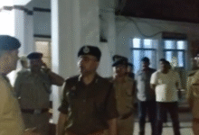 एक सुसाइड नोट और 5 नामजद आरोपी! आधी रात को कोतवाली का घेराव, मौत के इस खेल में कौन असली कातिल?