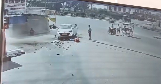 उत्तर प्रदेश: पुरानी रंजिश में कार से बाइक में टक्कर, पेट्रोल पंप पर युवक पर लाठी-डंडों से हमला; तीन के खिलाफ मुकदमा