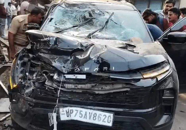 तेज रफ्तार का कहर: इटावा में सड़क किनारे खड़े लोगों को कार ने रौंदा, एक की मौत; दो घायल तेज रफ्तार का कहर: इटावा में सड़क किनारे खड़े लोगों को कार ने रौंदा, एक की मौत; दो घायल