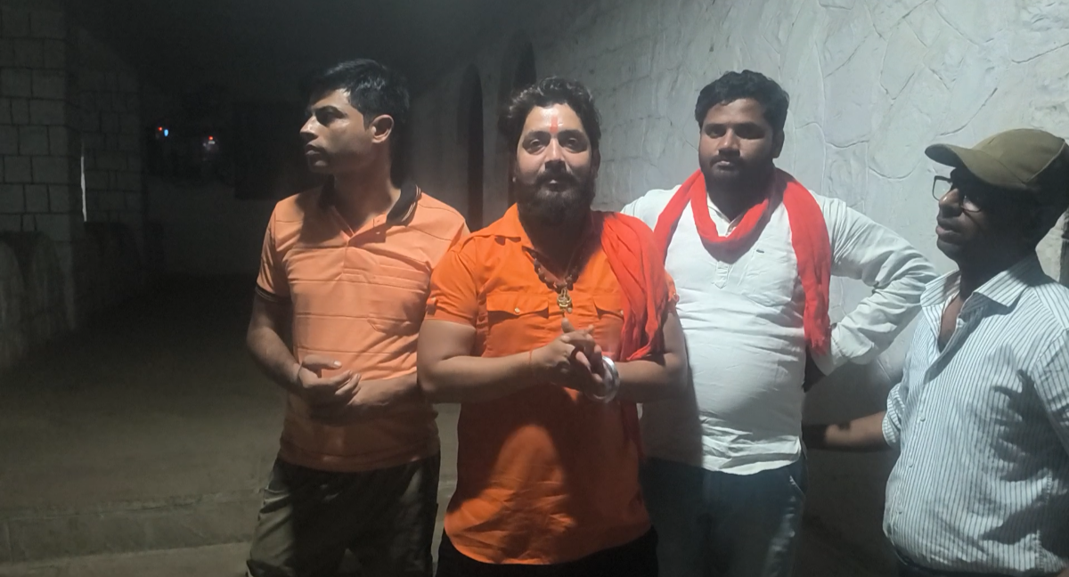 जनता से दुर्व्यवहार: सीधी अपर कलेक्टर कोर्ट के रीडर पर लगा आरोप, हटाने की मांग तेज जनता से दुर्व्यवहार: सीधी अपर कलेक्टर कोर्ट के रीडर पर लगा आरोप, हटाने की मांग तेज