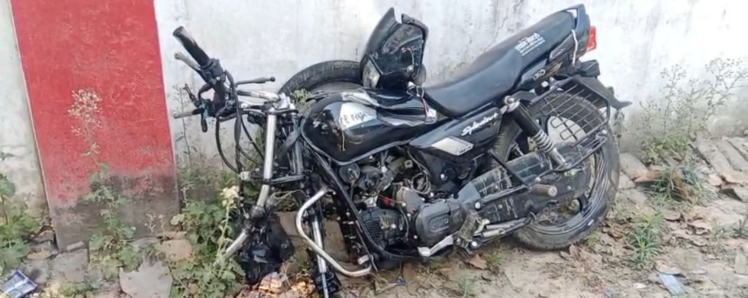 फतेहपुर में भीषण सड़क हादसा: अज्ञात वाहन की टक्कर से दो की मौत, एक गंभीर