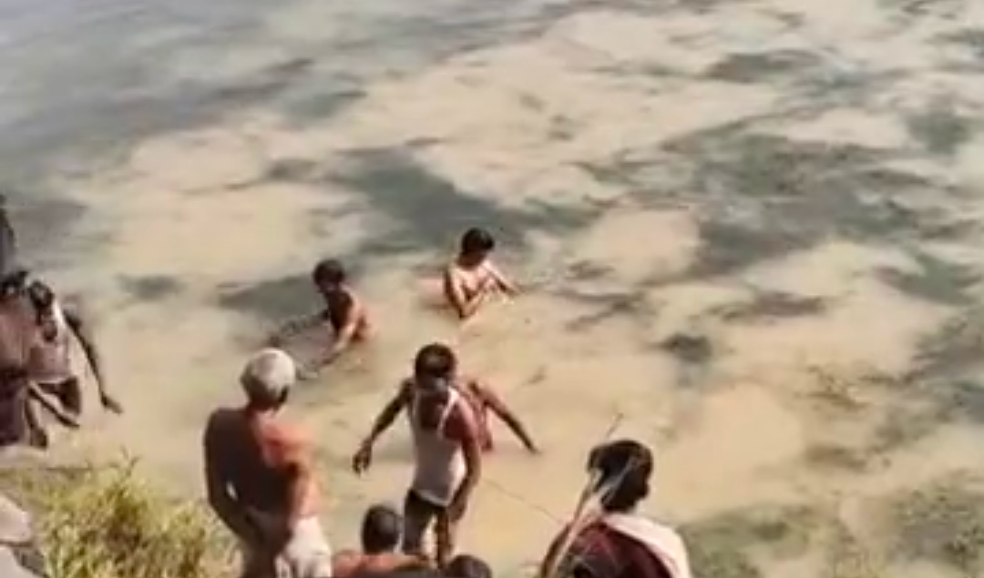 उत्तर प्रदेश: बहराइच में नाले में फिसल कर डूबा बालक, तलाश में जुटे ग्रामीण और पुलिस