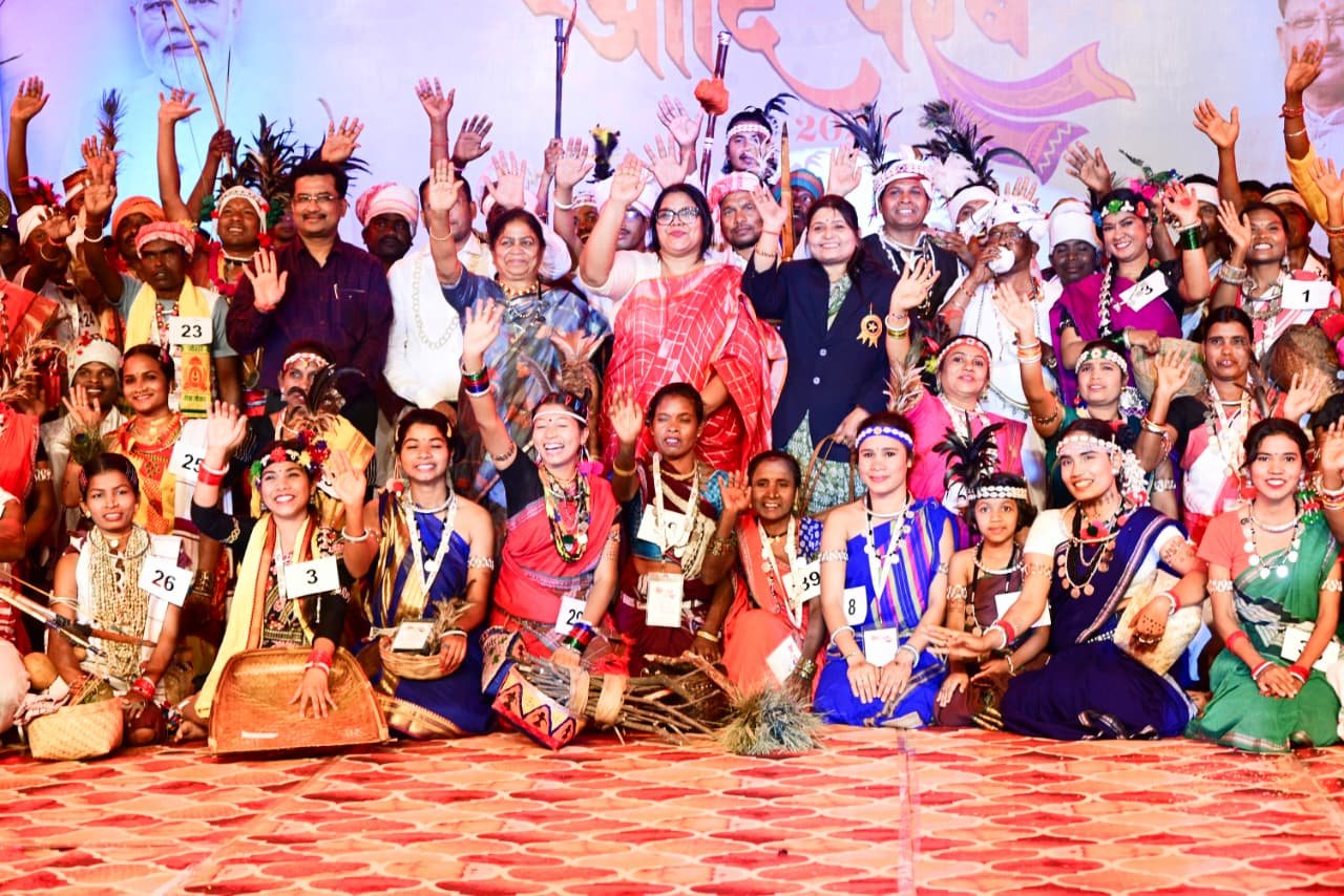 ‘आदि परब’ का रंगारंग आगाज :आदि रंग, परिधान और हाट के रंगों में रंगा जनजातीय परब,जनजातीय समाज का रैंप शो में दिखा उत्साह ‘आदि परब’ का रंगारंग आगाज :आदि रंग, परिधान और हाट के रंगों में रंगा जनजातीय परब,जनजातीय समाज का रैंप शो में दिखा उत्साह