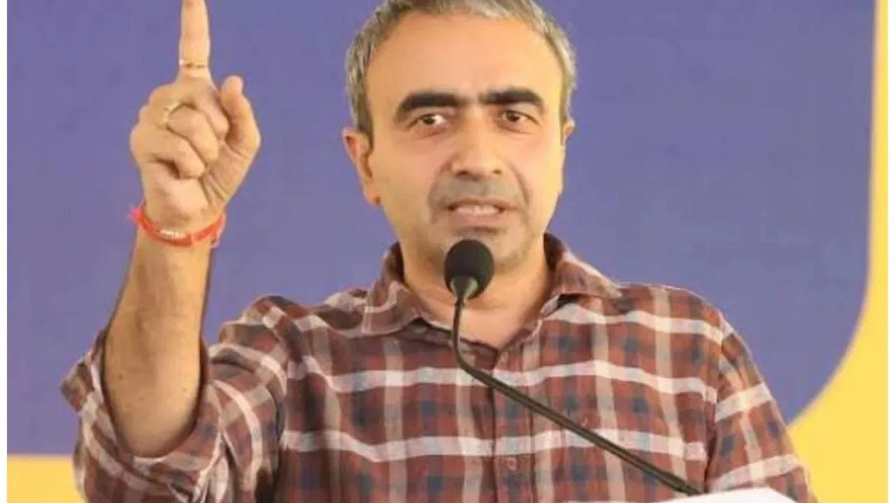 एलपीजी सिलेंडर महंगा होने पर केंद्र सरकार पर आप का हमला, फैसलों को लेकर उठाए सवाल