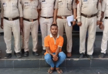 शख्स ने पेट्रोल डालकर मनरेगा और आवास योजना के रिकार्ड में लगाई आग, आरोपी गिरफ्तार