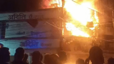 दुर्ग में 4 दुकानों में लगी भीषण-आग:1 करोड़ का सामान जलकर राख;जूते-चप्पल की दुकान से फैसली आग;3-शॉप को भी अपने चपेट में लिया