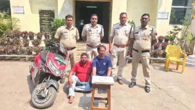 फर्जी पुलिस बनकर महिला से सोने की माला लूटने वाले दो आरोपी गिरफ्तार