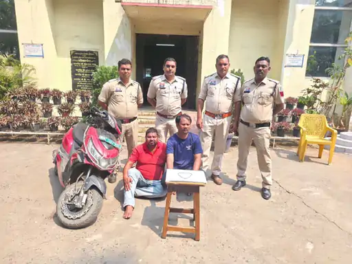 फर्जी पुलिस बनकर महिला से सोने की माला लूटने वाले दो आरोपी गिरफ्तार