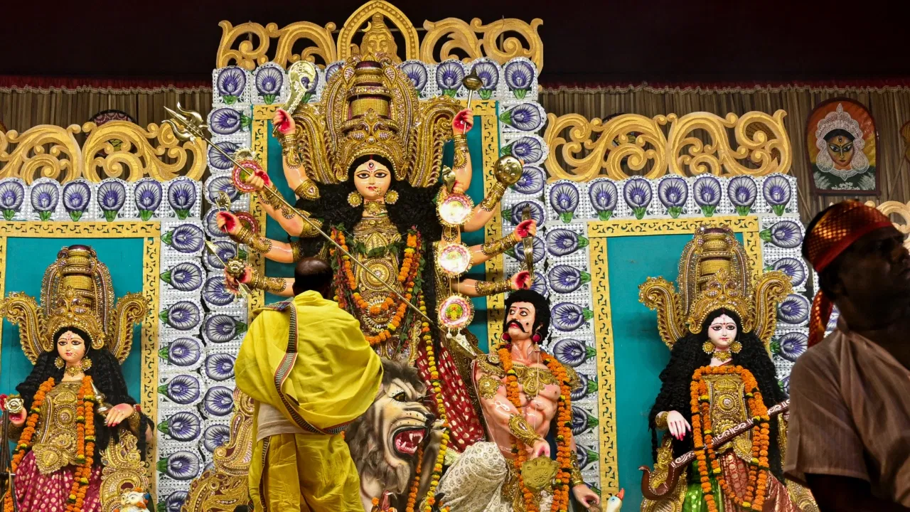 नवरात्रि की पूजा या व्रत हो गया है खंडित तो घबराएं नहीं, दोष से बचने के लिए तुरंत करें ये काम