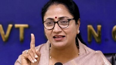 होली पर दिल्ली की महिलाओं को ‘पिंक कार्ड’ की सौगात, डीटीसी बस और मेट्रो का सफर होगा आसान