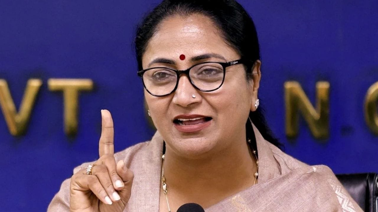 होली पर दिल्ली की महिलाओं को ‘पिंक कार्ड’ की सौगात, डीटीसी बस और मेट्रो का सफर होगा आसान होली पर दिल्ली की महिलाओं को ‘पिंक कार्ड’ की सौगात, डीटीसी बस और मेट्रो का सफर होगा आसान