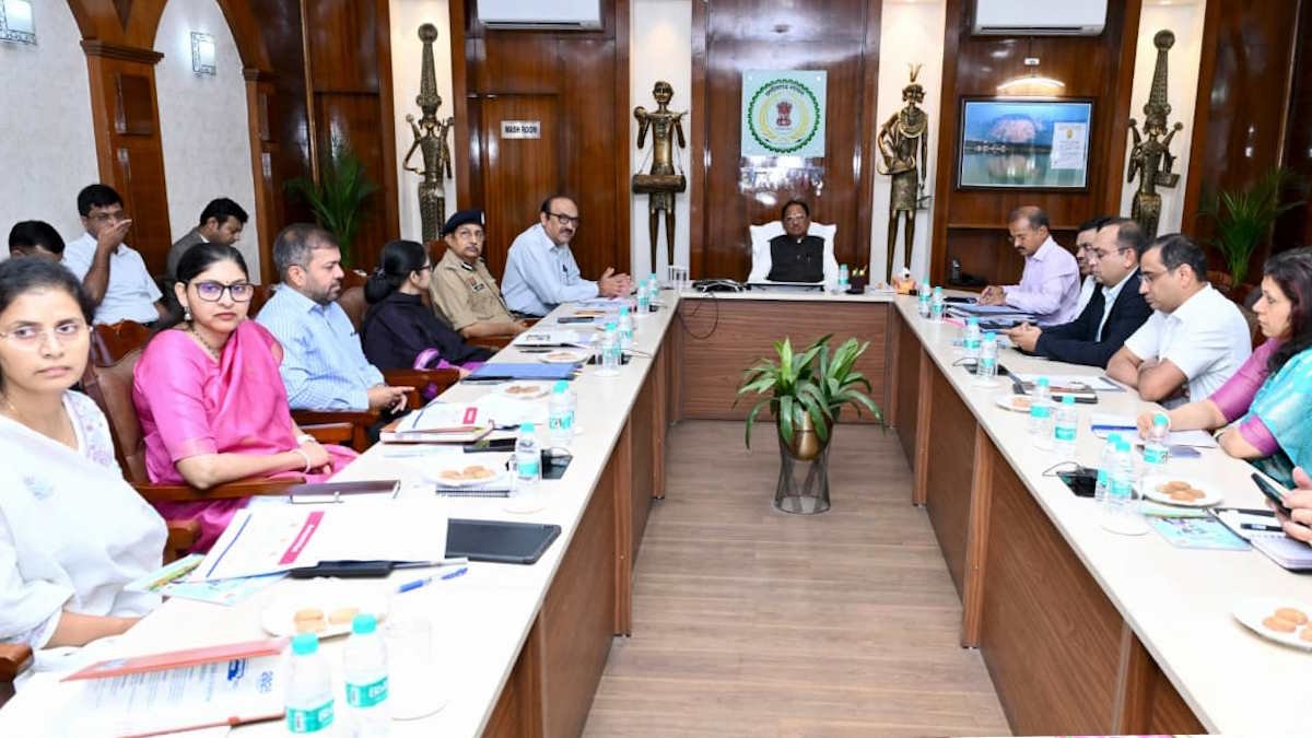 साय सरकार की बड़ी बैठक शुरू, पेट्रोलियम और गैस की उपलब्धता पर सीएम की नजर साय सरकार की बड़ी बैठक शुरू, पेट्रोलियम और गैस की उपलब्धता पर सीएम की नजर