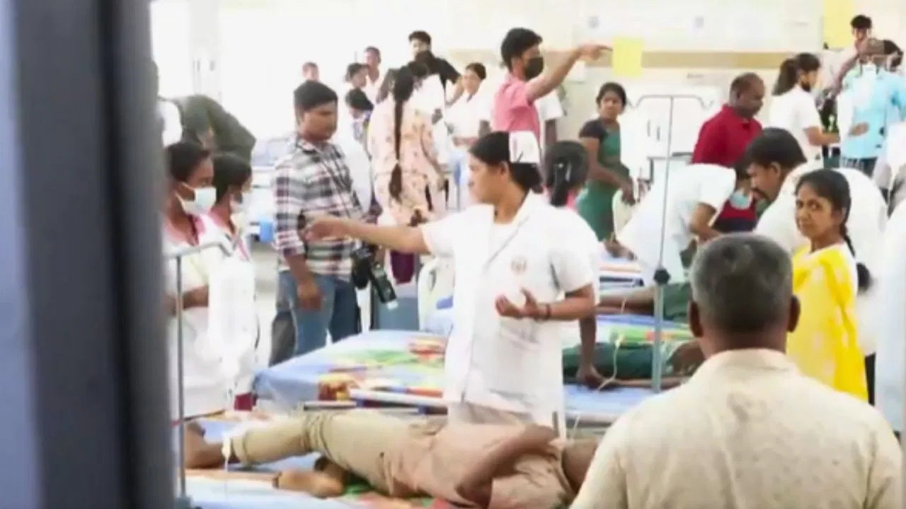 मिड-डे मील खाने से 43 छात्र बीमार, खाने में छिपकली गिरने की आशंका