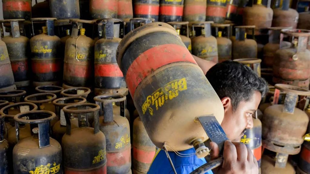 मध्य‑पूर्व तनाव के कारण कमर्शियल LPG के लिए 20 % मात्र आपूर्ति, नई वितरण प्राथमिकताओं के साथ मध्य‑पूर्व तनाव के कारण कमर्शियल LPG के लिए 20 % मात्र आपूर्ति, नई वितरण प्राथमिकताओं के साथ