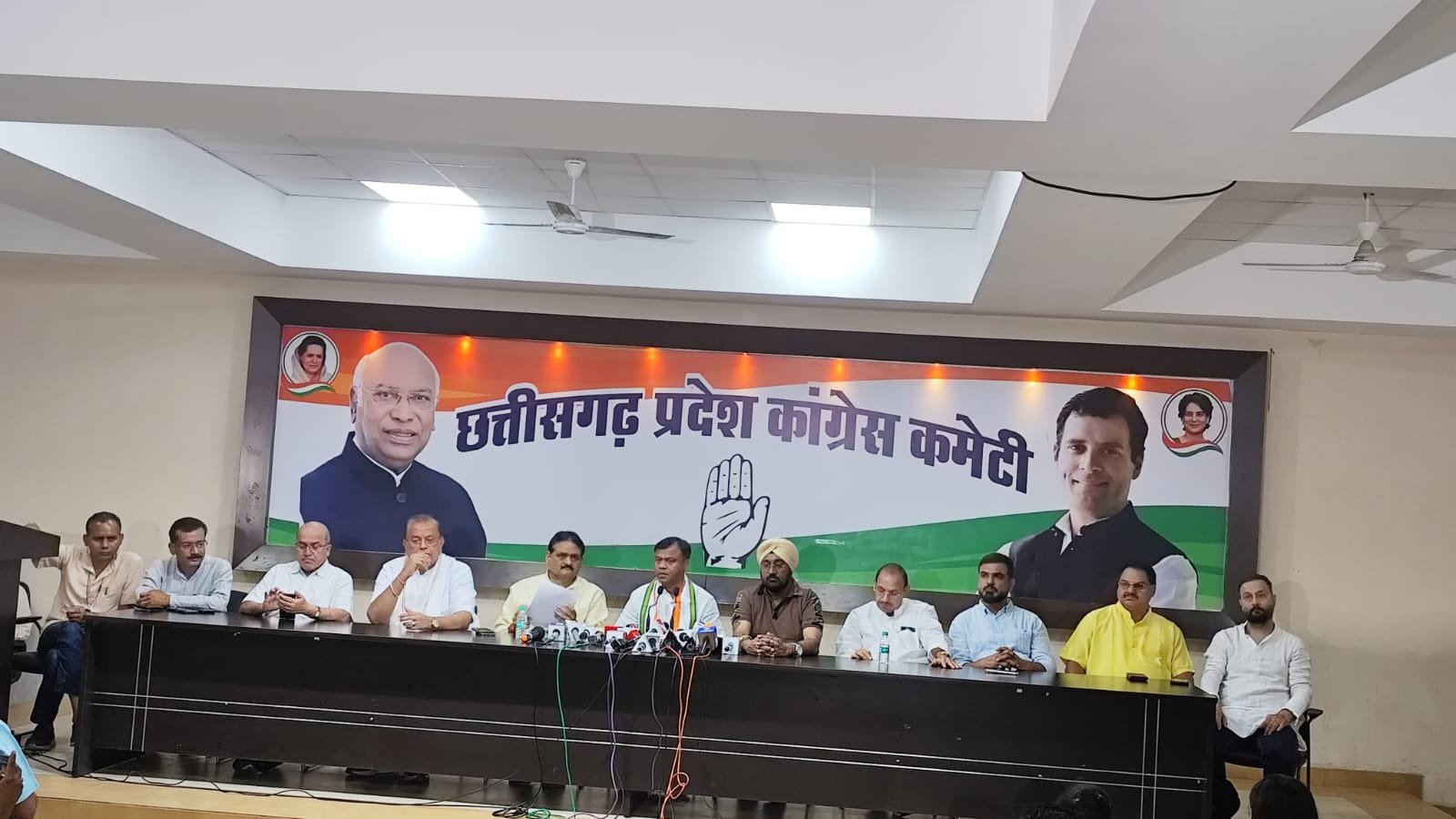 निचले स्तर पर संगठन विस्तार का काम प्रगति पर, छत्तीसगढ़ को भाजपा के नेताओं ने एटीएम कार्ड बना लिया है : कांग्रेस निचले स्तर पर संगठन विस्तार का काम प्रगति पर, छत्तीसगढ़ को भाजपा के नेताओं ने एटीएम कार्ड बना लिया है : कांग्रेस