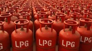 LPG को लेकर अलर्ट, सरकार बोली-वैकल्पिक साधन भी रखें तैयार