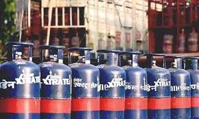 गैस सिलेंडर को लेकर बड़ा फैसला, ढाबा-होटल चलाने वालों को मिलेगा फायदा